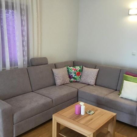 Apartments Villa Sophia โตรกีร์ ภายนอก รูปภาพ