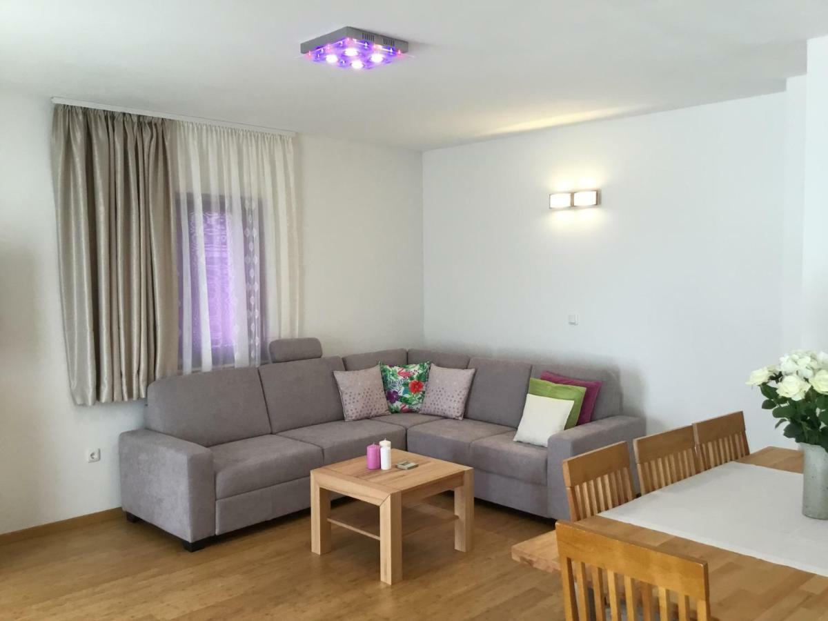 Apartments Villa Sophia โตรกีร์ ภายนอก รูปภาพ