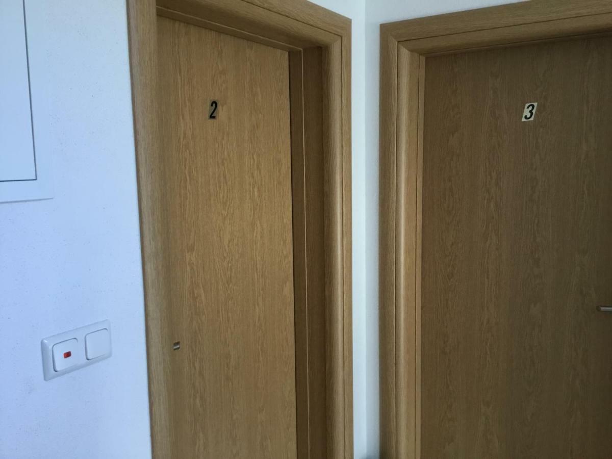 Apartments Villa Sophia โตรกีร์ ภายนอก รูปภาพ