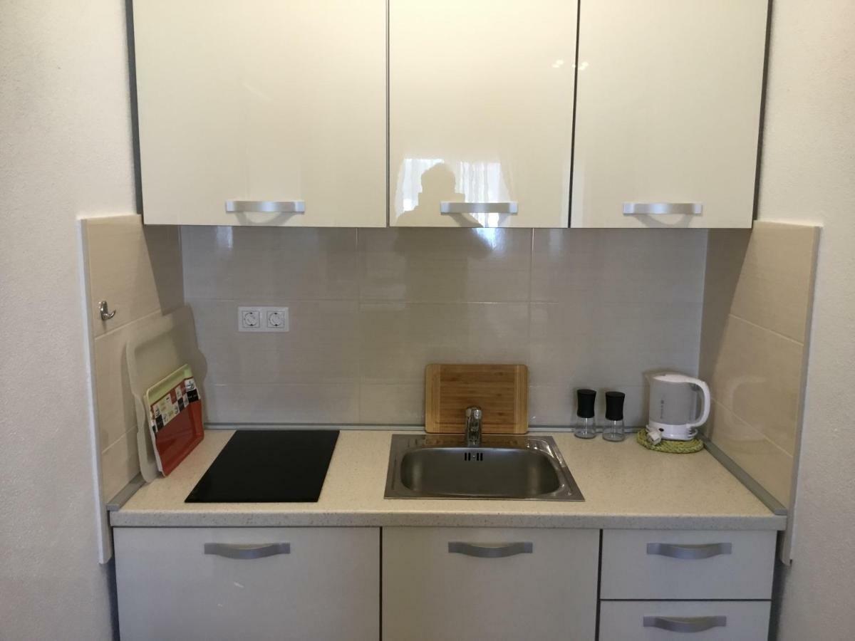 Apartments Villa Sophia โตรกีร์ ภายนอก รูปภาพ