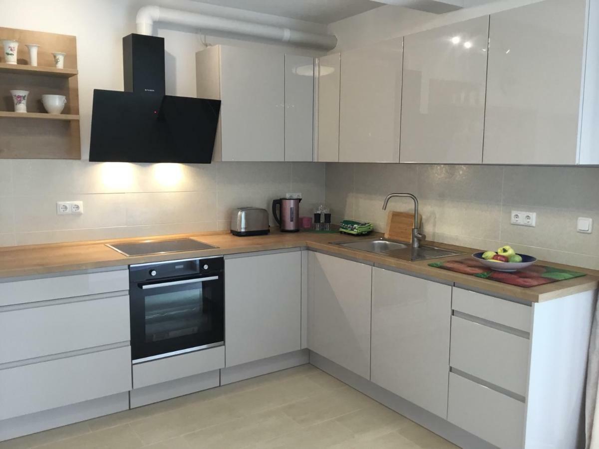 Apartments Villa Sophia โตรกีร์ ภายนอก รูปภาพ