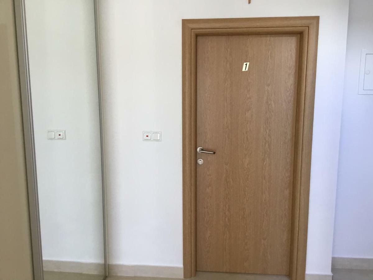 Apartments Villa Sophia โตรกีร์ ภายนอก รูปภาพ