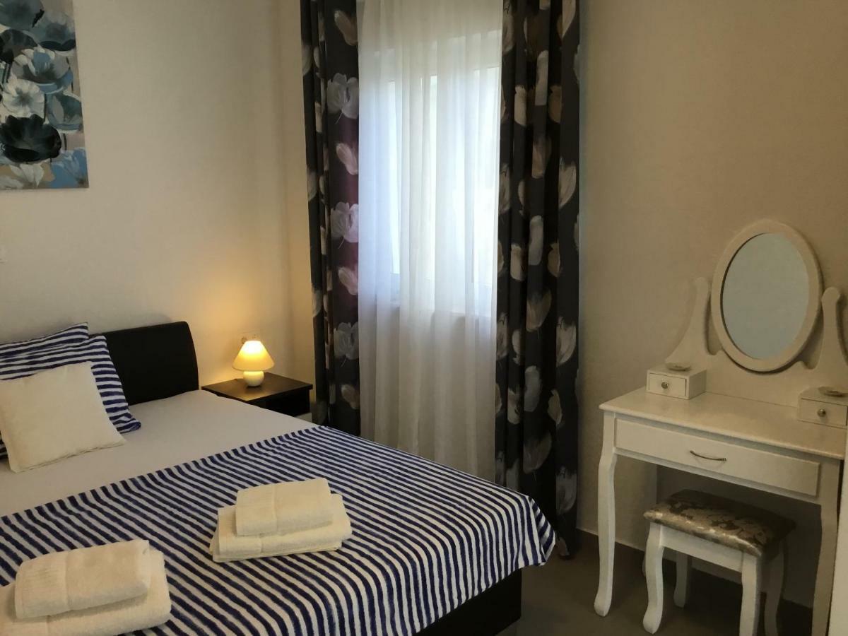 Apartments Villa Sophia โตรกีร์ ภายนอก รูปภาพ